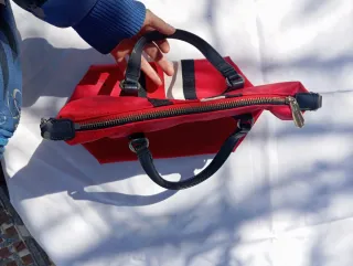 Bolso Tommy Hilfiger rojo nylon original