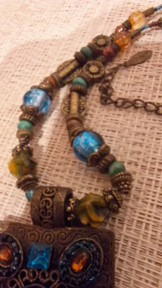 Collar H. Dubin con colgante cuadrado