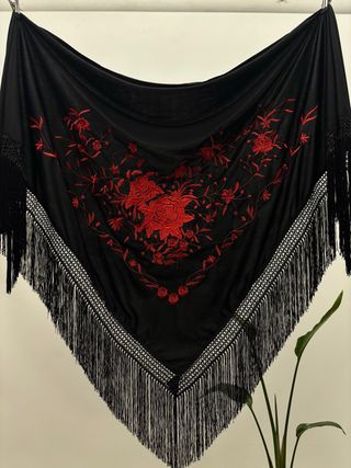 Mantón Flamenco Negro Bordado Rojo