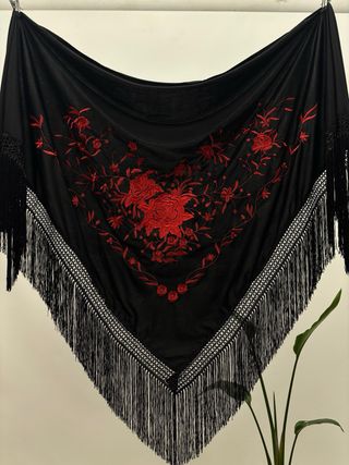 Mantón Flamenco Negro Bordado Rojo