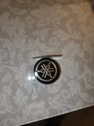 Logos Yamaha Plata y Negro