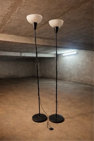 2 Lámparas de pie negras y blancas