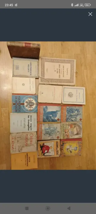 Se venden libros antiguos, juntos o por separado.