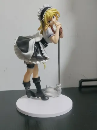 Action Figure Maid con Scopa
