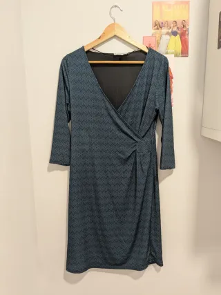 Vestido estampado cruzado azul y negro