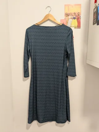 Vestido estampado cruzado azul y negro