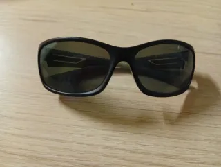 Gafas de sol beige y negras