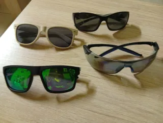 Gafas de sol beige y negras