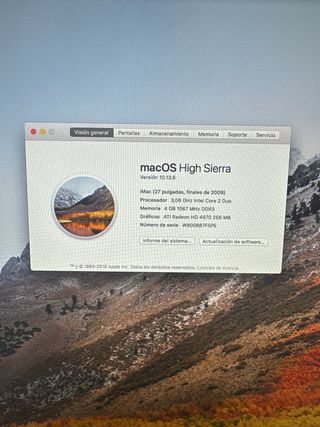 iMac con Teclado y Ratón Apple