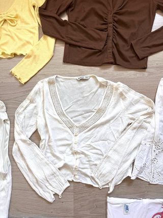 Lote NUEVE  TOPS Y CAMISETAS VARIAS MARCAS