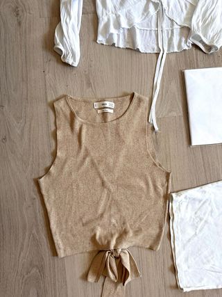 Lote NUEVE  TOPS Y CAMISETAS VARIAS MARCAS