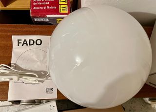 Lámpara de mesa IKEA FADO blanca