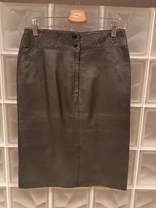 Falda de cuero negra con diseño Cintura 35 cm