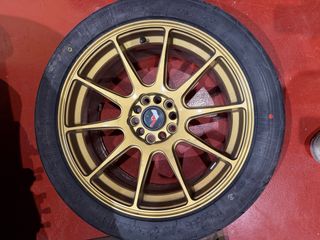 Llantas Japan Racing JR 11 doradas 17 pulgadas.