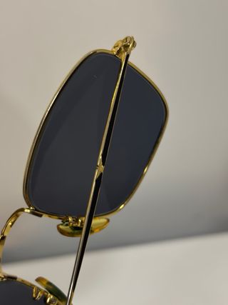 Occhiali vintage neri e oro Police