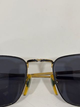 Occhiali vintage neri e oro Police