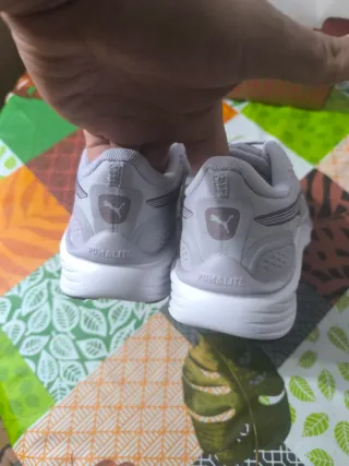 Zapatillas Puma Grises y Blancas