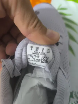 Zapatillas Puma Grises y Blancas