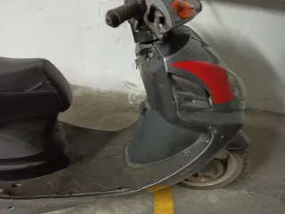 Moto Scooter 125cc Gris y Rojo