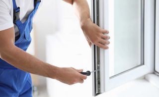 Servicios de reparación y montaje de ventanas