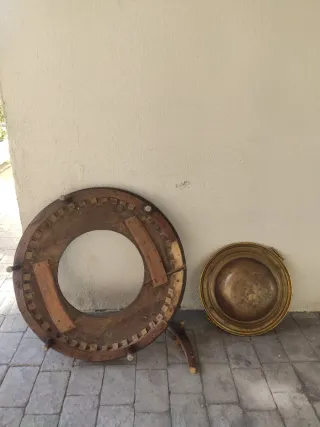 Brasero antiguo de latón y madera