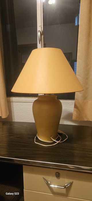 Lámpara de mesa cerámica beige