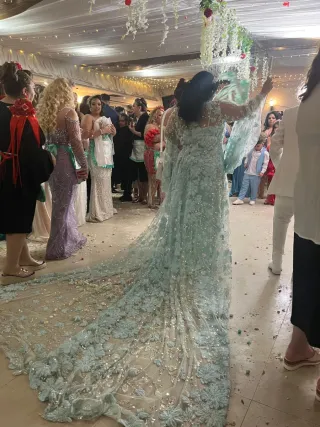 Bata Novia Gitana Verde y Blanca