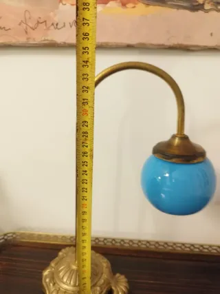 Lámpara de mesa opalina azul y dorada