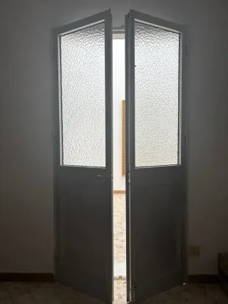 Puerta de aluminio con cristal