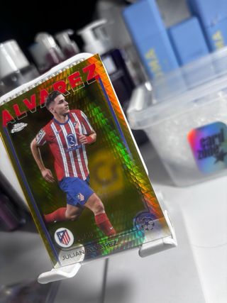 Julián Álvarez Topps Chrome Gold /50