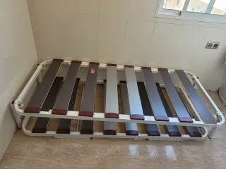 Canapés abatibles grises y blancos