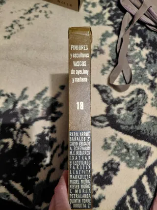 Escultura de torso masculino de granito.