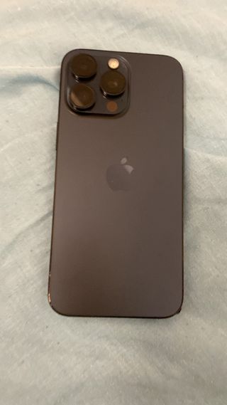 iPhone 15 Pro Max. Incluye 2 fundas y cable256gb