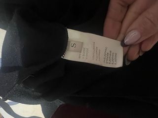 Vestido negro cuello alto sin mangas