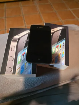 iPhone 4s e 2 scatole iPhone 4 per Selu