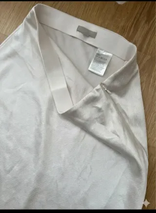 Falda H&M satinada gris/beige
