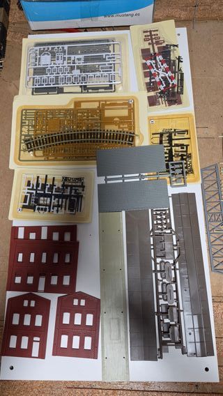 Lote trenes, vías ,desvios electricos y accesorios