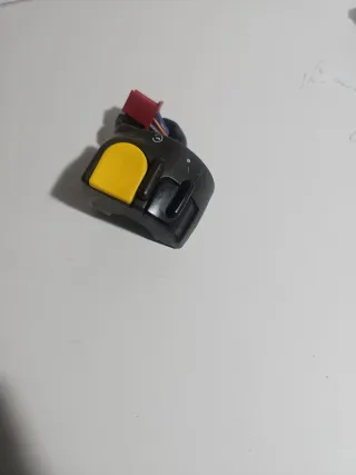 Piña Luces Yamaha Aerox revisada en buen estado