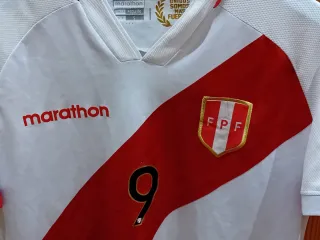 Camiseta fútbol Perú Marathon Talla S Lapadula