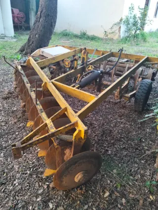 Grada de discos agrícola