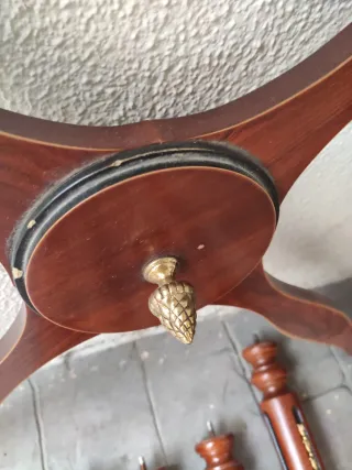 Mesa de juegos antigua de madera y cuero