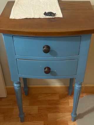 Armario vintage azul y mesitas