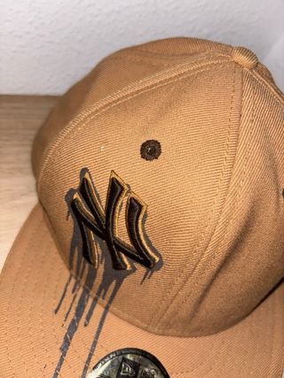 Gorra New Era NY Marrón y Negra