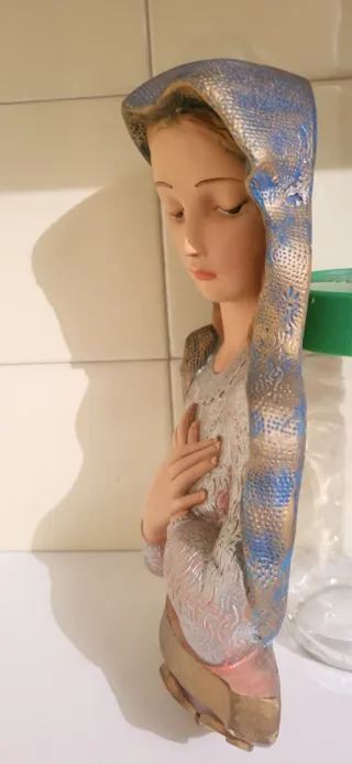 Virgen María figura decorativa