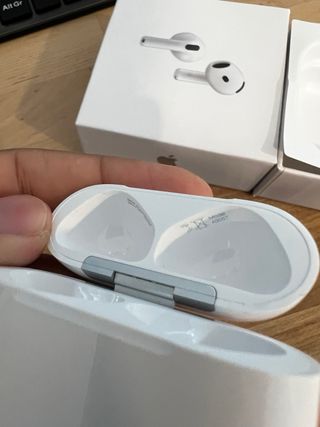 AirPods 4 ANC