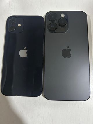 iPhone 14 Pro Max y iPhone 12 Negro/Gris