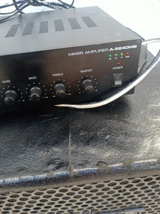 Equipo de sonido HK Audio y Peavey