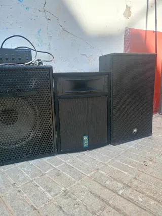 Equipo de sonido HK Audio y Peavey