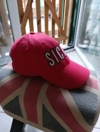 Cappellino rosso Sicily