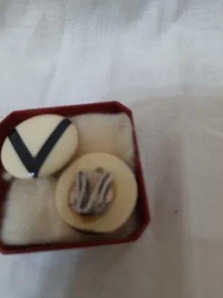 Orecchini rotondi panna e neri